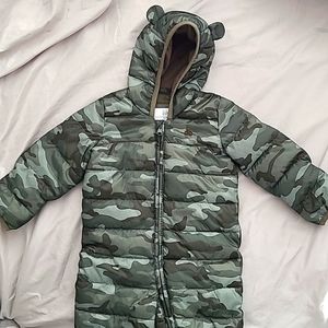 GAP lightweight snowsuit size 6-12 months